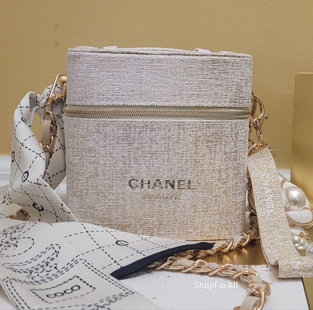 Chanel - Picture 2 of 16